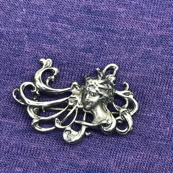 Vintage Sterling Silver Art Nouveau Brooch of Bohemian Lady - Picture 2 of 8